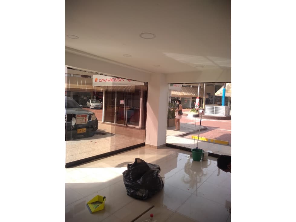 VENDO LOCAL COUNTRY PLAZA - BARRANQUILLA - 1