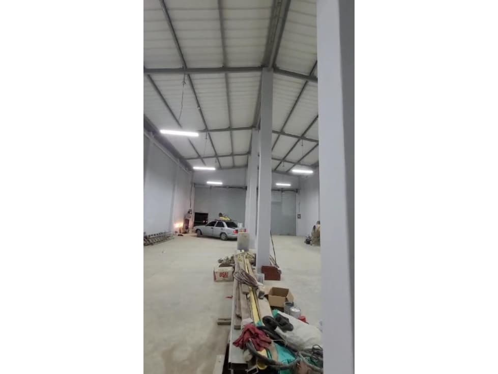 ARRIENDO BODEGA AVENIDA CORDIALIDAD - BARRANQUILLA - 1