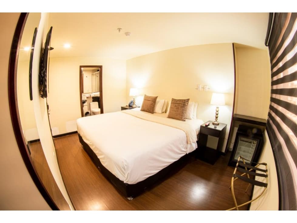 VENDO HOTEL RENTANDO EN CORFERIAS! SÓLO GANANCIAS!!! 30 HBTS - 1