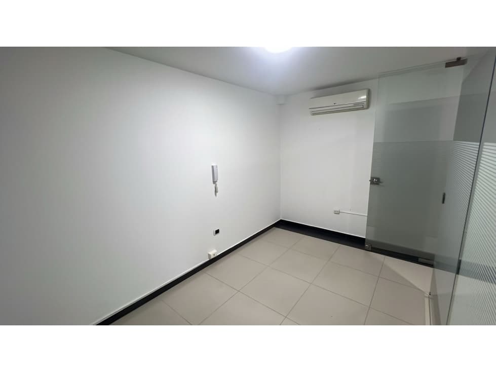 SE ARRIENDA HERMOSA OFICINA ENCENTRO EMPRESARIAL BELUZ /CENTRO - 1