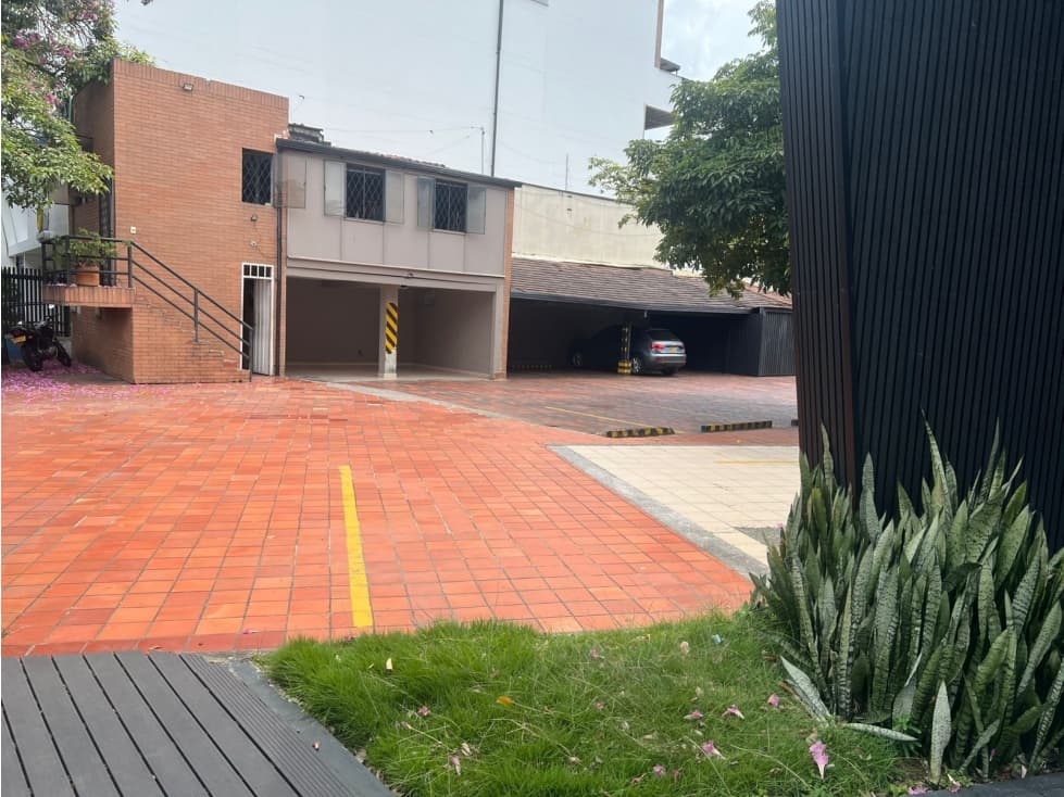 SE ARRIENDA HERMOSO Y AMPLIO LOCAL EN SOTOMAYOR - 1