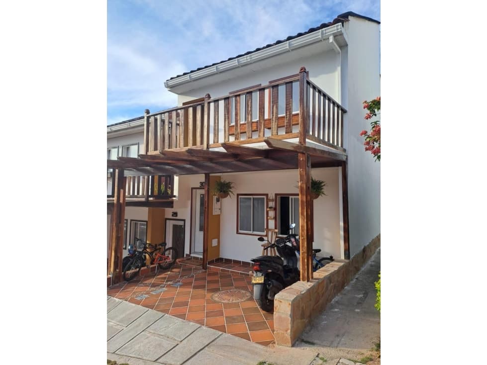 SE VENDE HERMOSA CASA EN PRADOS LAURENTIA/FLORIDABLANCA - 1