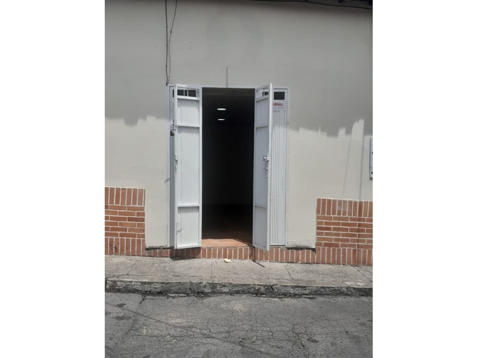 SE ARRIENDA AMPLIO LOCAL COMERCIAL EN PIEDECUESTA - 1