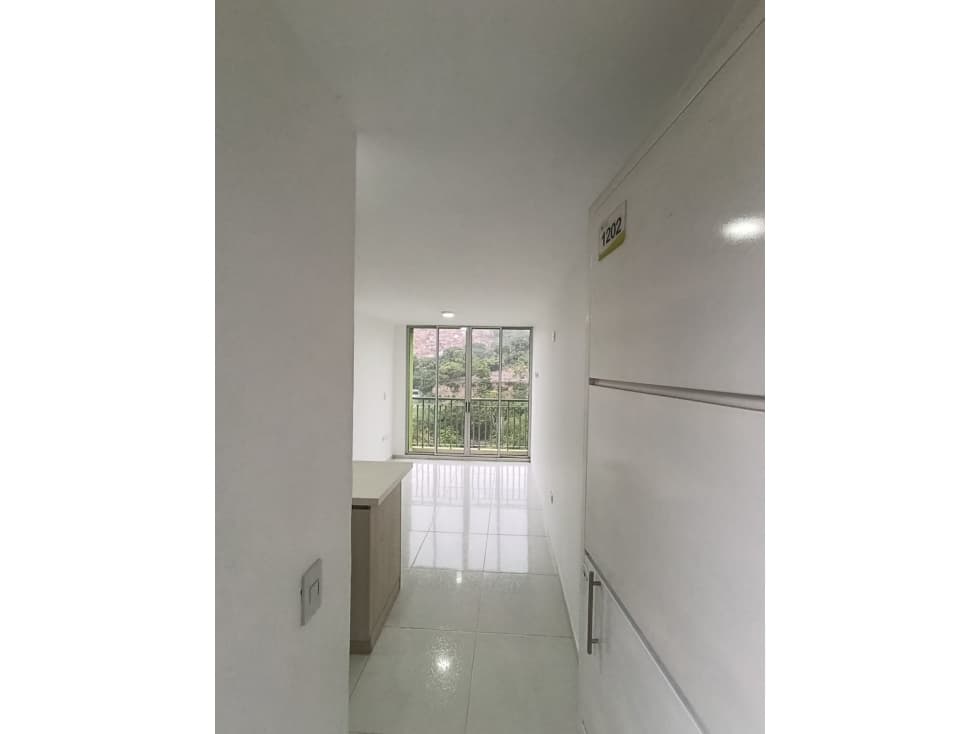 SE ARRIENDA HERMOSO APARTAMENTO EN CIUDADELA VERDE - 1