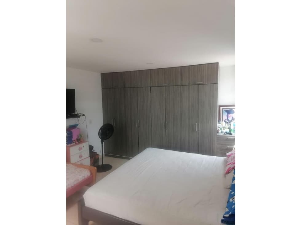 SE ARRIENDA HERMOSO Y AMPLIO APTO EN PUERTO MADERO GIRON. - 1