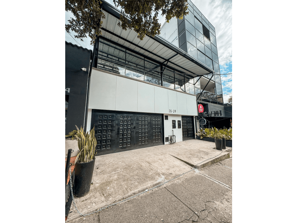 SE ARRIENDA ESPECTACULAR CASA COMERCIAL EN CABECERA - 1