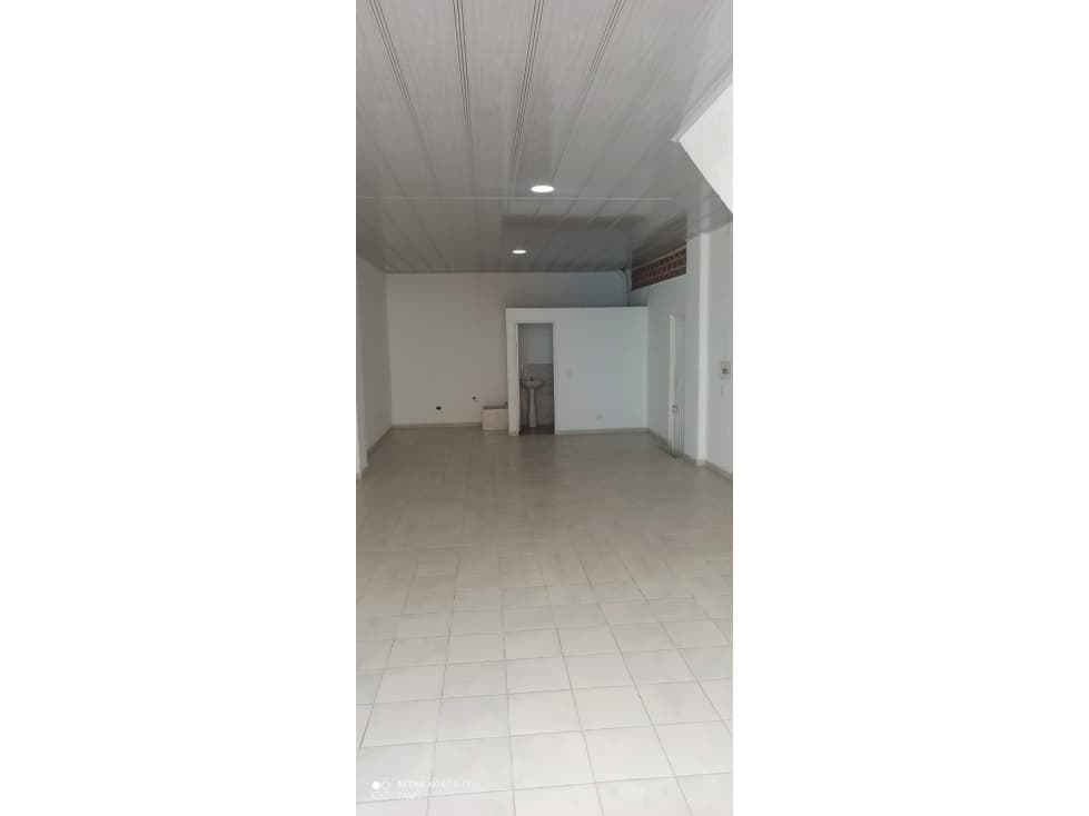 SE ARRIENDA EXCELENTE LOCAL EN LA CUMBRE - 1