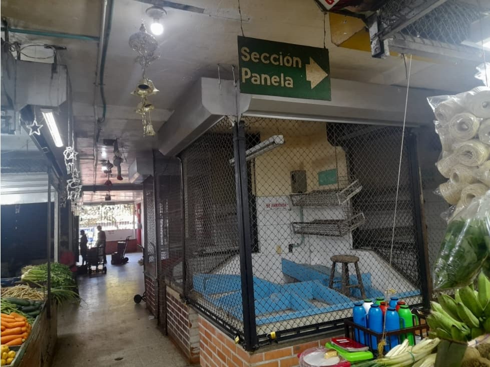 SE ARRIENDA HERMOSO LOCAL EN PLAZA DE MARCADO CENTRAL /BMANGA. - 1