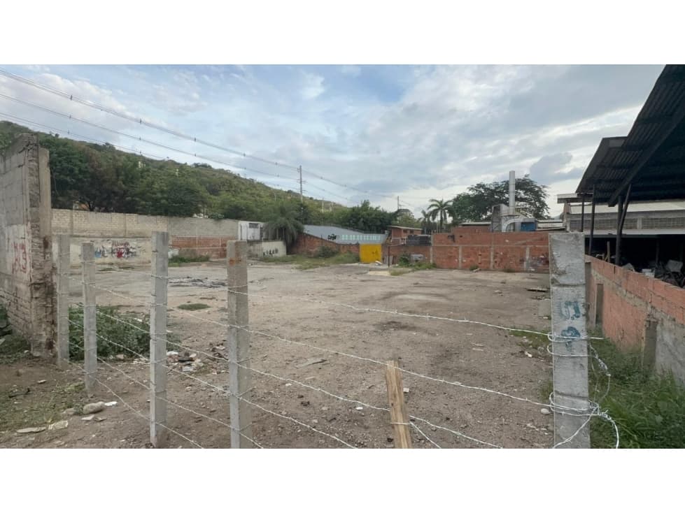 SE ARRIENDA HERMOSA BODEGA EN CHIMITA - 1