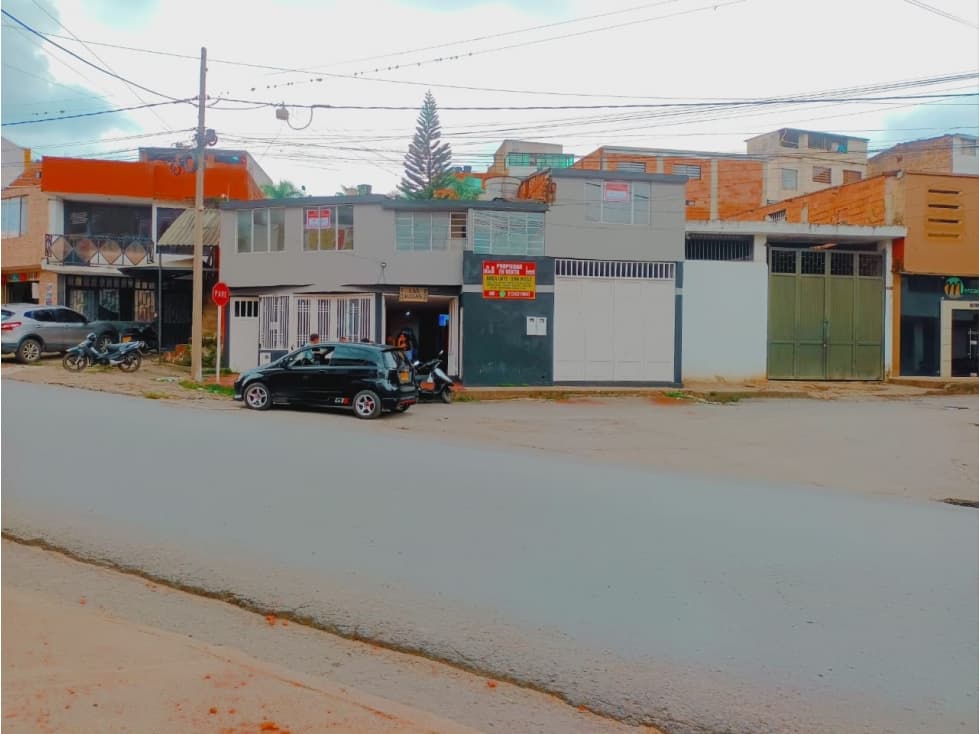 SE VENDE CASA CON BODEGA - 1