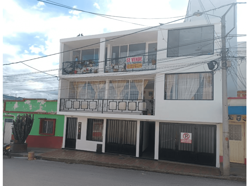 SE VENDE CASA, PASOS ABAJO DE LA ALCALDIA; BARBOSA SANTANDER - 1