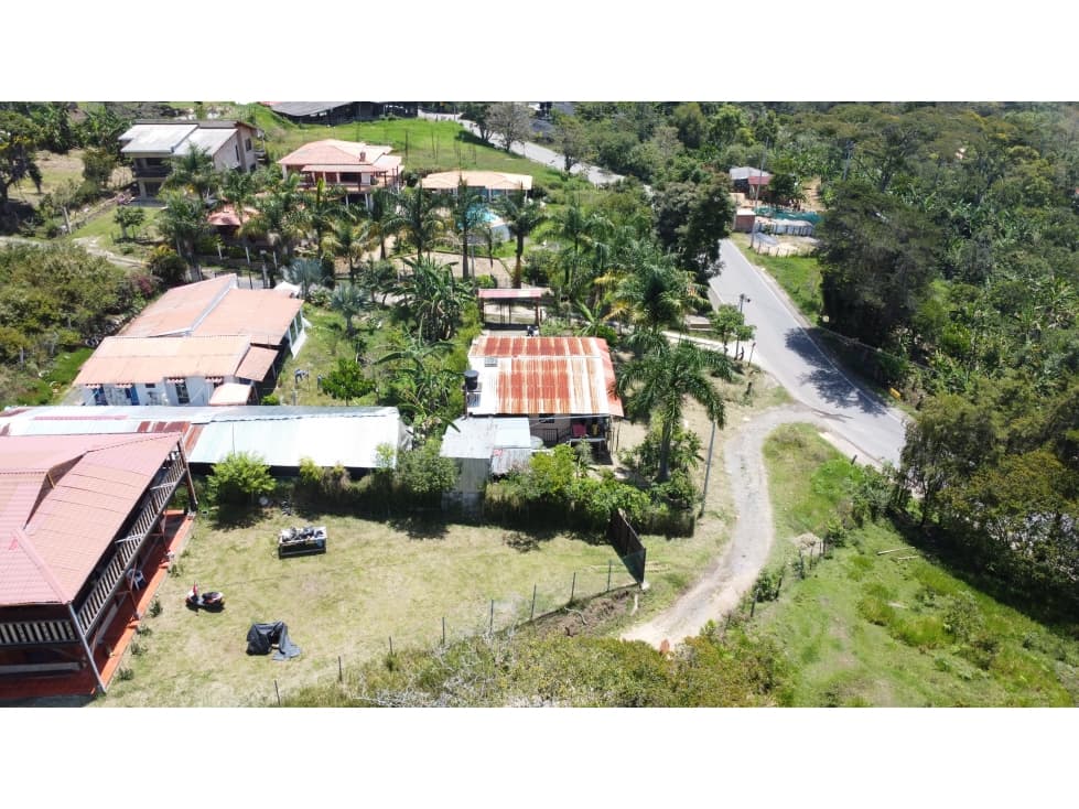 SE VENDE CASA LOTE VIA VELEZ SECTOR EL LIBANO - 1