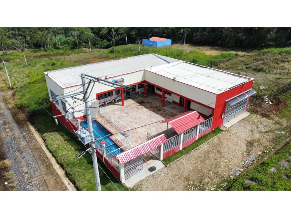 SE VENDE CABAÑA EN URBANIZACION EL NOGAL - 1