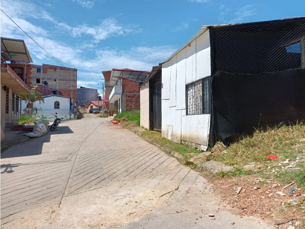 SE VENDE CASA LOTE - 1