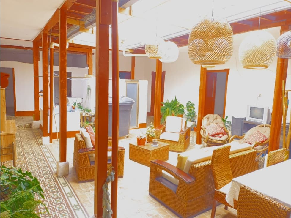 SE VENDE CASA CON LOCALES EN VELEZ SANTANDER - 1