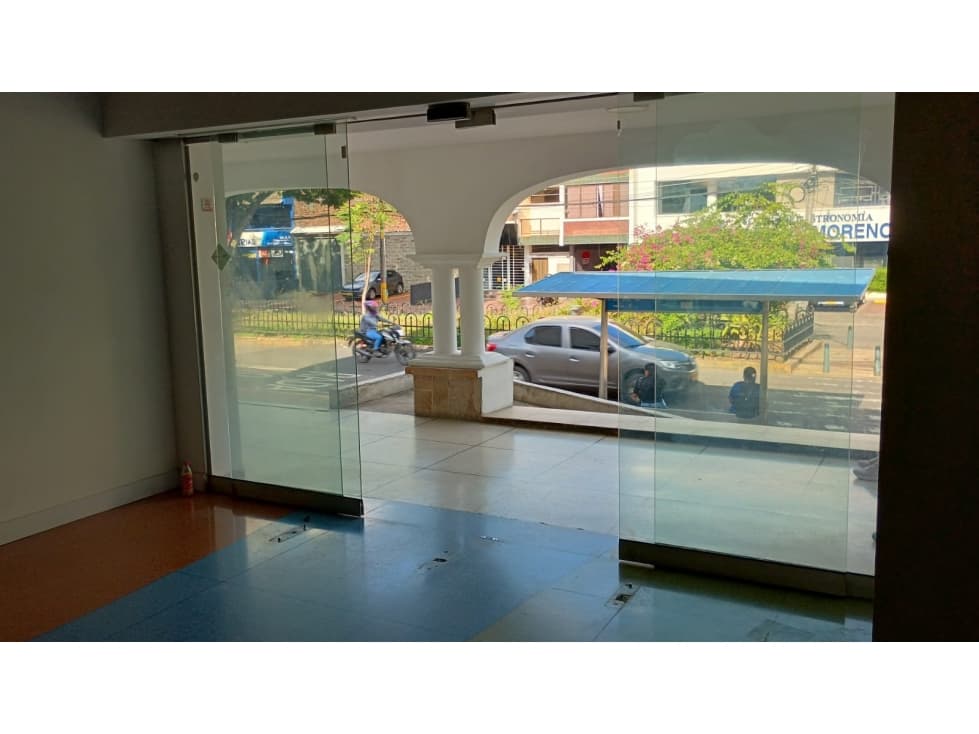 SUPER LOCAL SANTA MONICA AV. 6 AN 720 M2 - 1