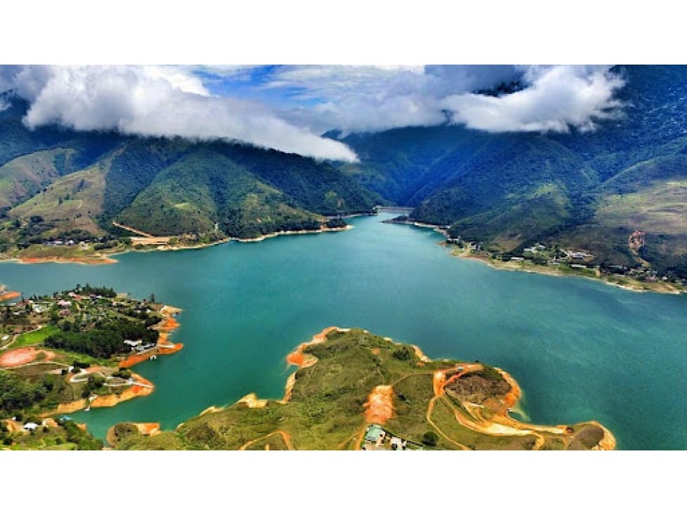 VENTA DE FINCA CAMPESTRE EN EL LAGO CALIMA LUJOSA REF 040426-2 - 1