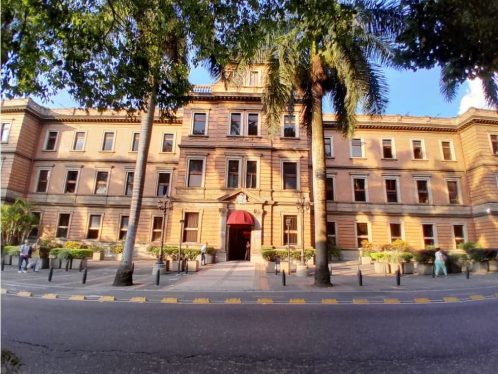 3 Locales en centro comercial Villa nueva - 1