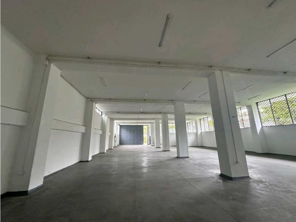 Alquilo Bodega de 500 m² en La Badea Ubicación Estratégica. - 1