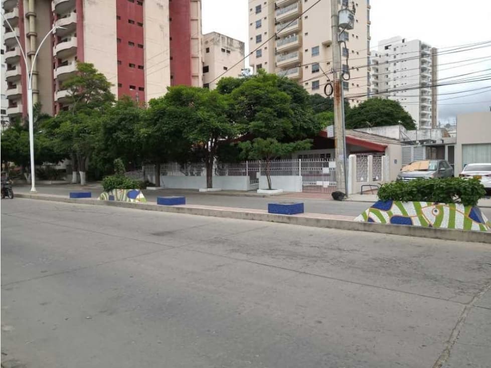 Amplia casa medianera de 615.60m2 ideal para fin comercial, bavaria - 1