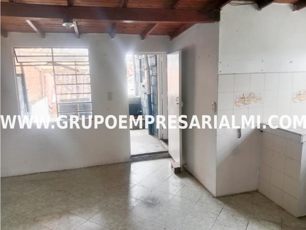AMPLIA CASA UNIFAMILIAR EN VENTA - SECTOR BARRO BLANCO COD: 31786 - 1