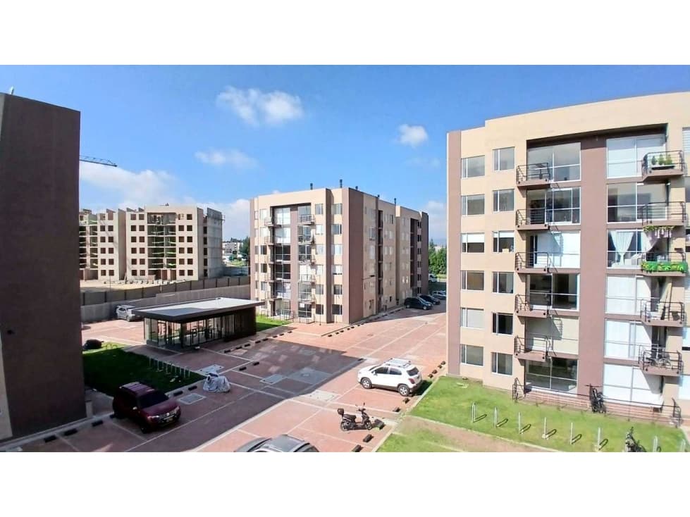 Arriendo apartamento Cuarto piso con acesor en Cajica. - 1