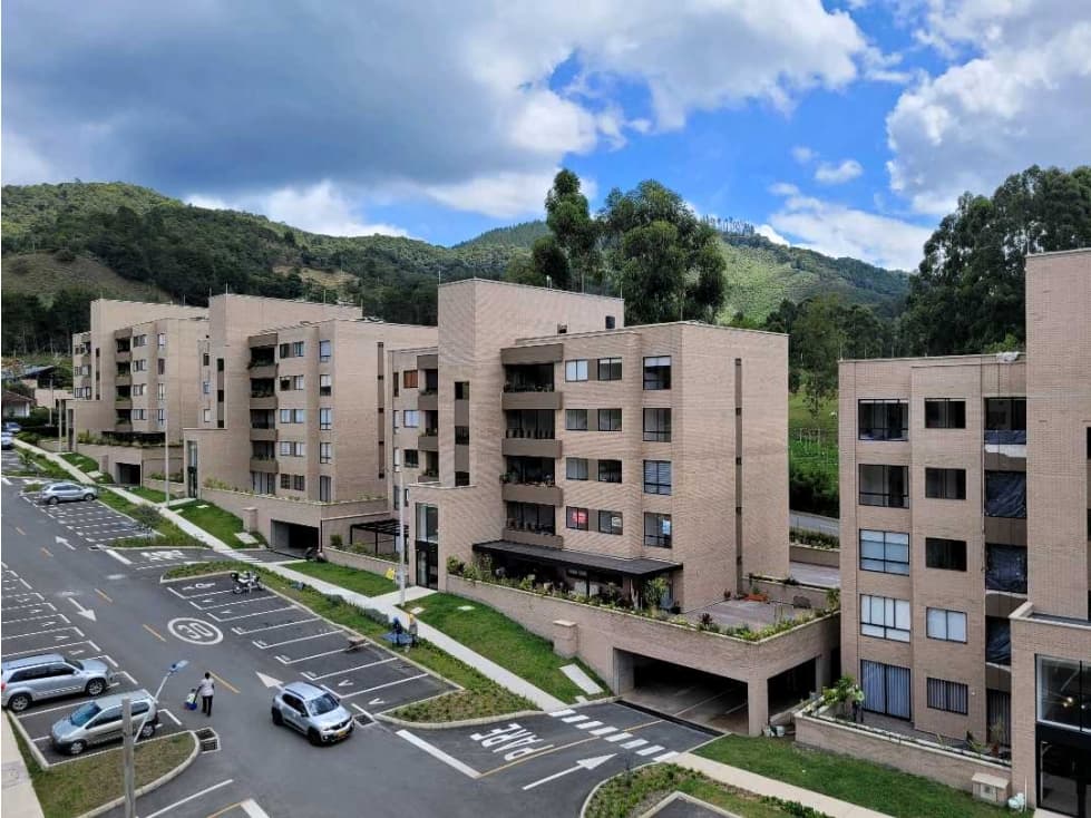 Arriendo Apartamento para Estrenar en el Retiro Excelente Ubicacion - 1