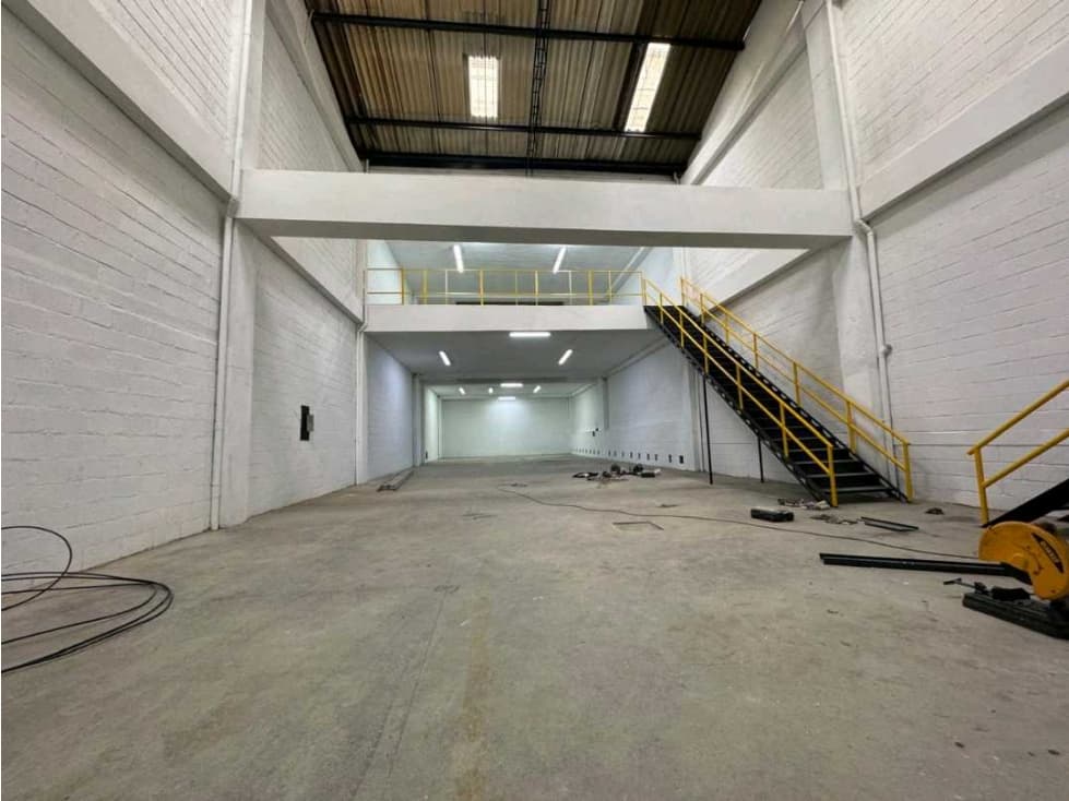Arriendo bodega en la estrella - 1