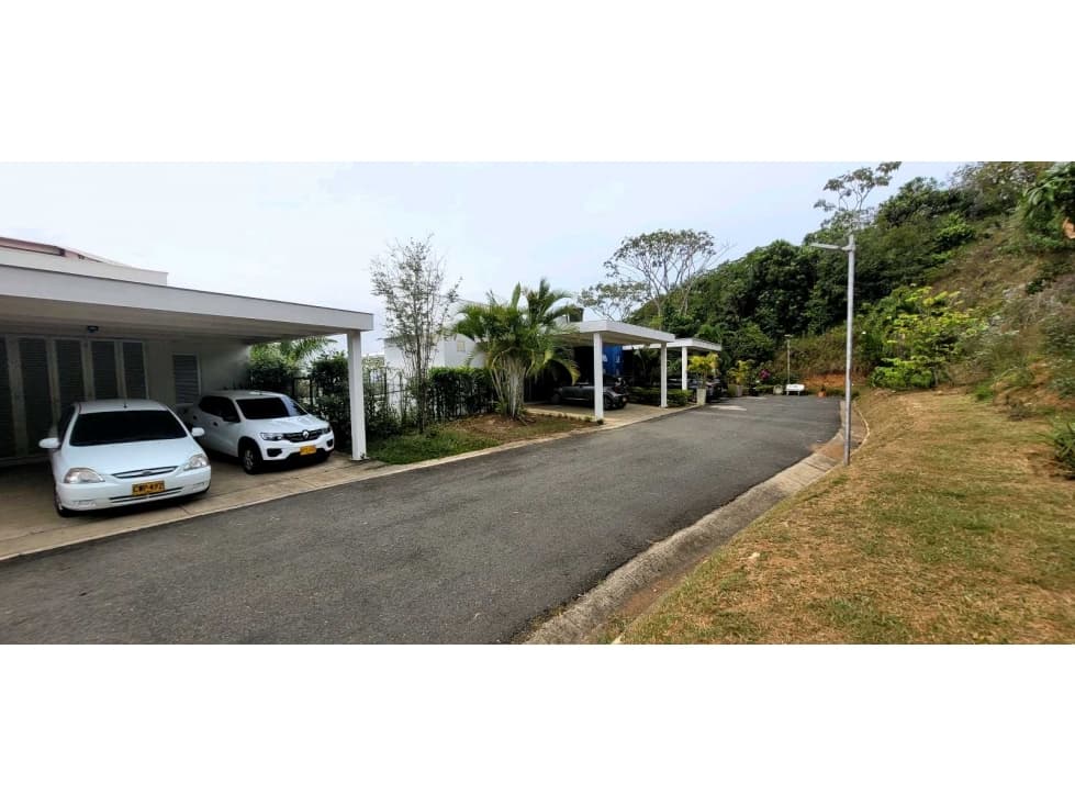 Arriendo casa campestre en sector de Miravalle Jamundi - 1