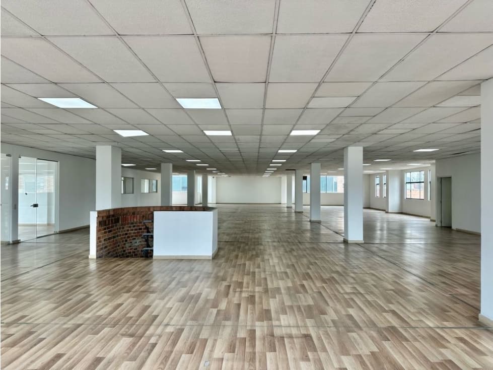 Arriendo Edificio uso comercial o dotacional en Toberin - 1