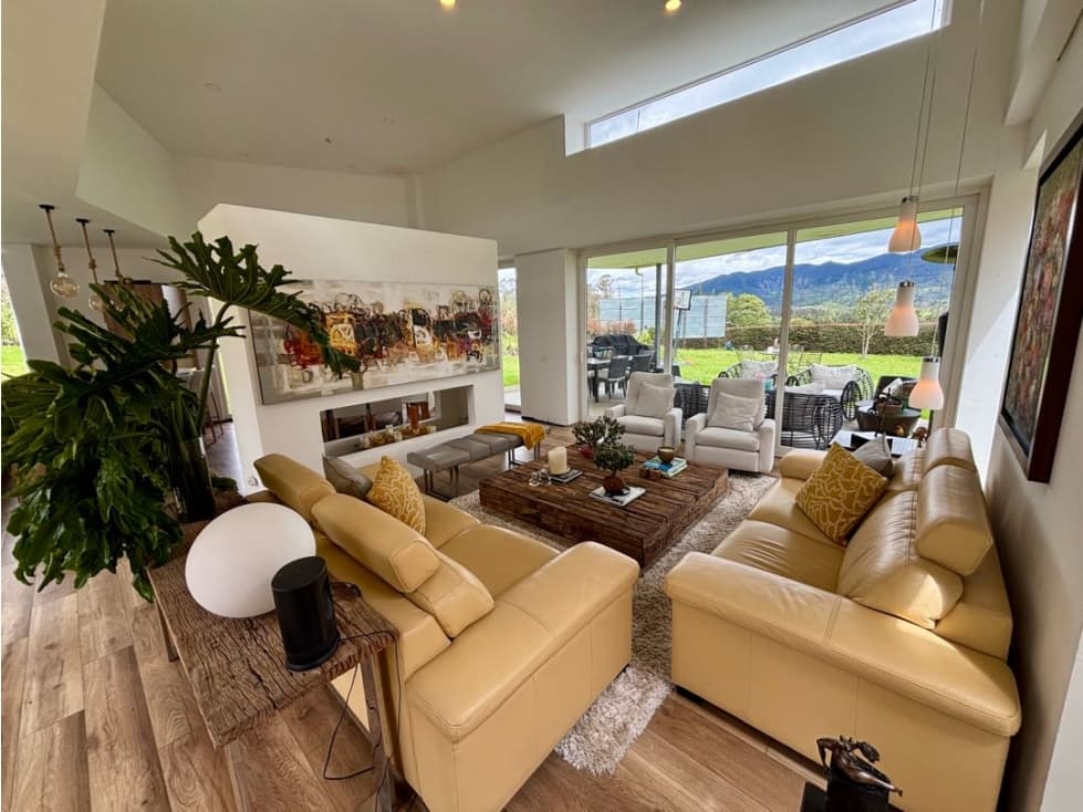 Arriendo Hacienda La Selva. 400mts. 3 habs. Estudio. Estar. Vista! - 1