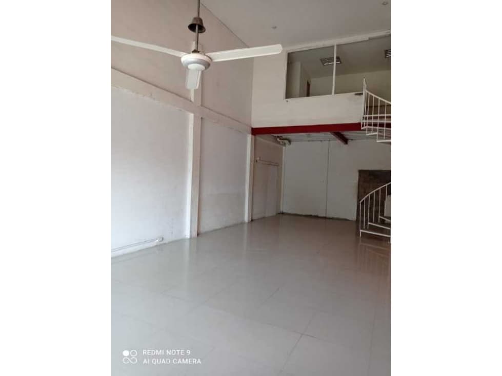 Arriendo Local Comercial con Oficina Frente a Av Principal en Olaya - 1