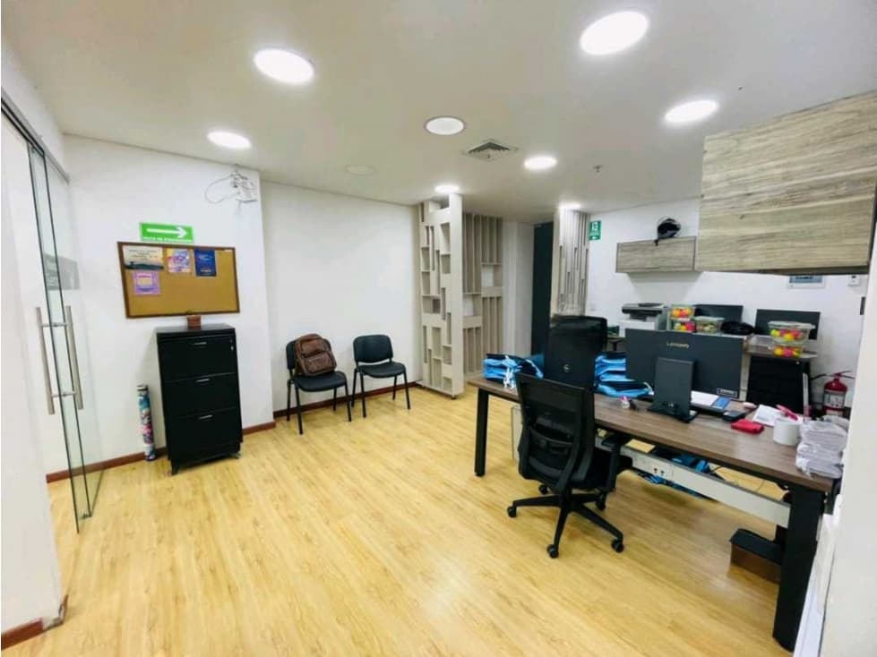 VENDO OFICINA GRANDE EN SABANETA. CENTRO EMPRESARIAL - 1
