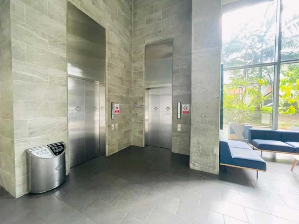 ARRIENDO OFICINA EN SABANETA. CENTRO EMPRESARIAL - 1