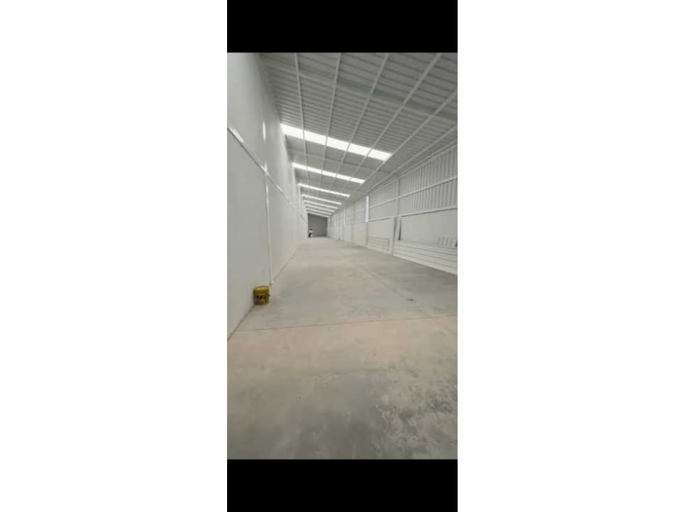 BODEGA EN ARRIENDO SECTOR SIBERIA CALLE 80, COTA - 1