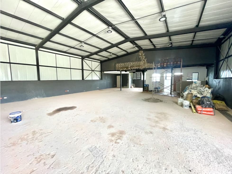 Bodega en venta cerca al aeropuerto de Rionegro vereda mampuesto. - 1