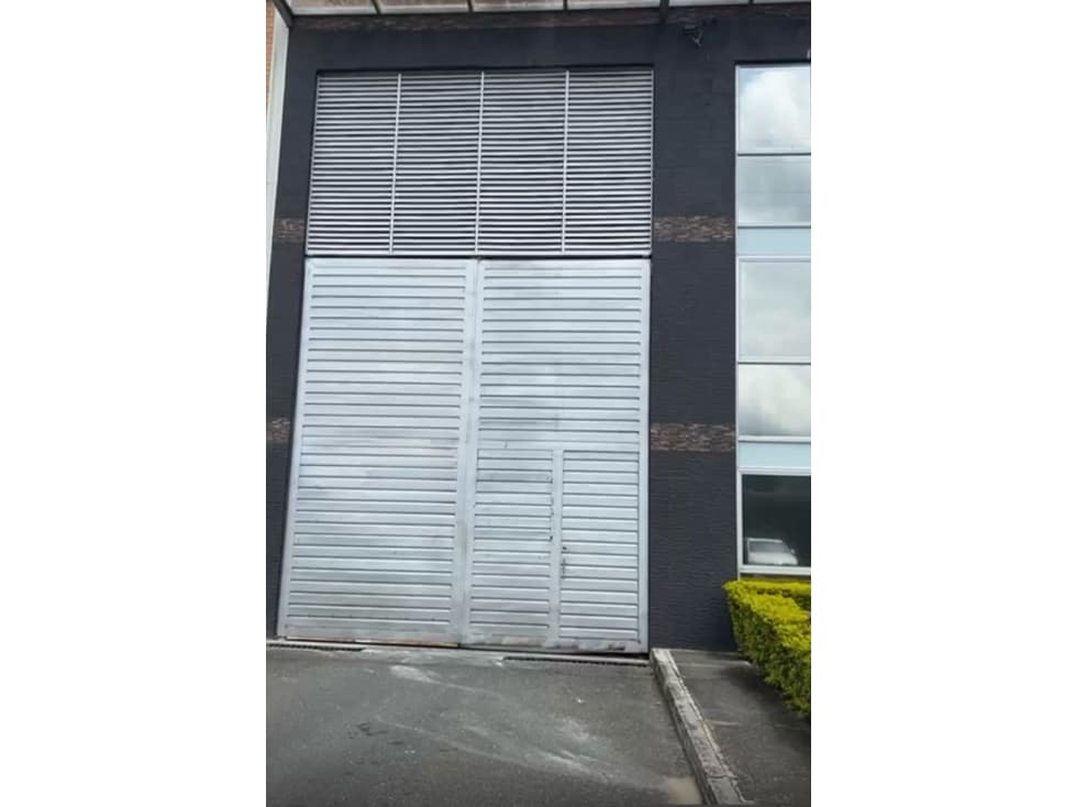 Bodega renta a min del aeropuerto - 1