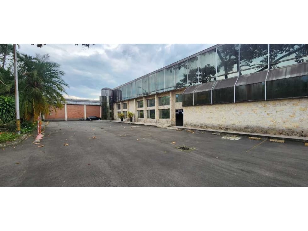 Bodega sobre la Av del rio sentido sur - 1