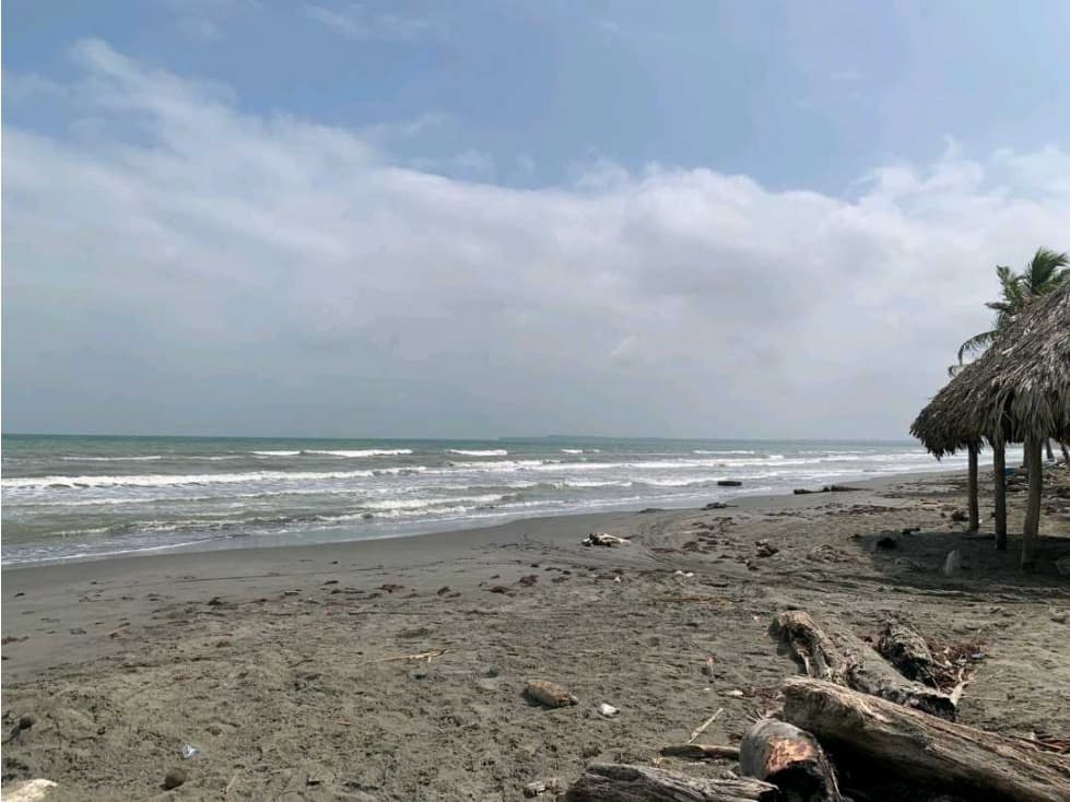 Cabaña en venta en Moñitos lote de 344 m2- 68 m2 de construcción. - 1