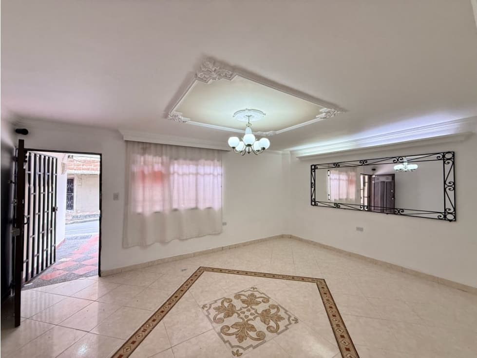 CASA AMPLIA CON LOCAL EN VENTA - COPACABANA CERCA AL PARQUE PRINCIPAL - 1