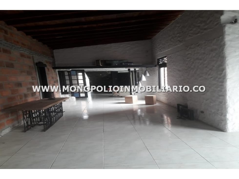 CASA BIFAMILIAR EN VENTA - SECTOR SAN ISIDRO, ITAGÜI COD: 22738 - 1
