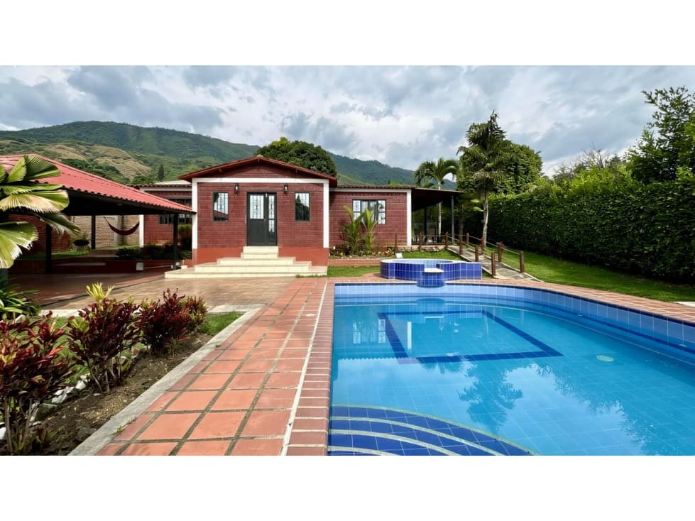 Casa campestre con piscina en venta | Tablones - Palmira, Valle - 1