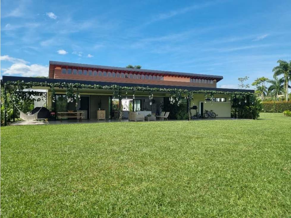 Casa Campestre 4 alcobas Lote 2445 m2 y área 378 m2 Club Campestre - 1