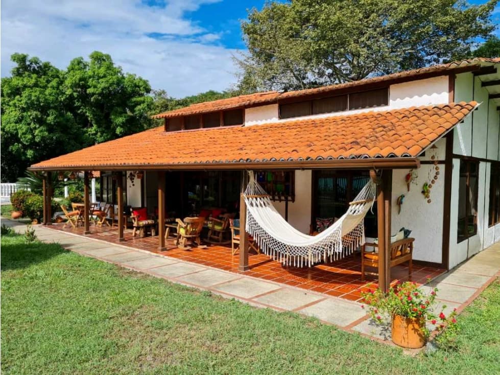 CASA CAMPESTRE EN VENTA A 7 KILOMETROS DEL CARMEN DE APICALA - 1