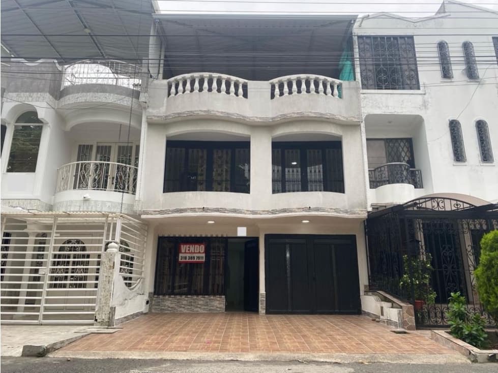 Casa de dos pisos más terraza en venta Barrio Las Américas Palmira - 1