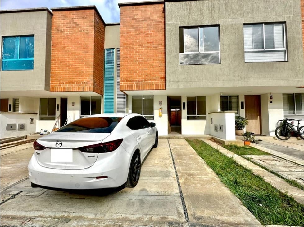 Casa en Arriendo en condominio en Alfaguara- Azora - 1