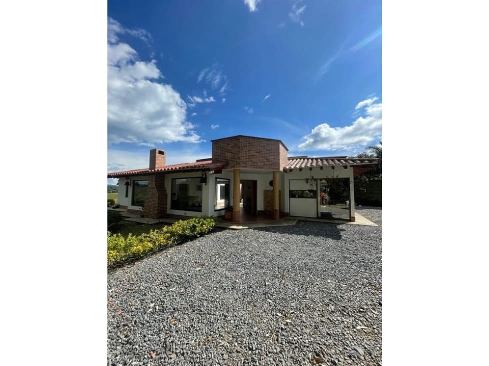 Casa en el retiro con hermosa vista - 1