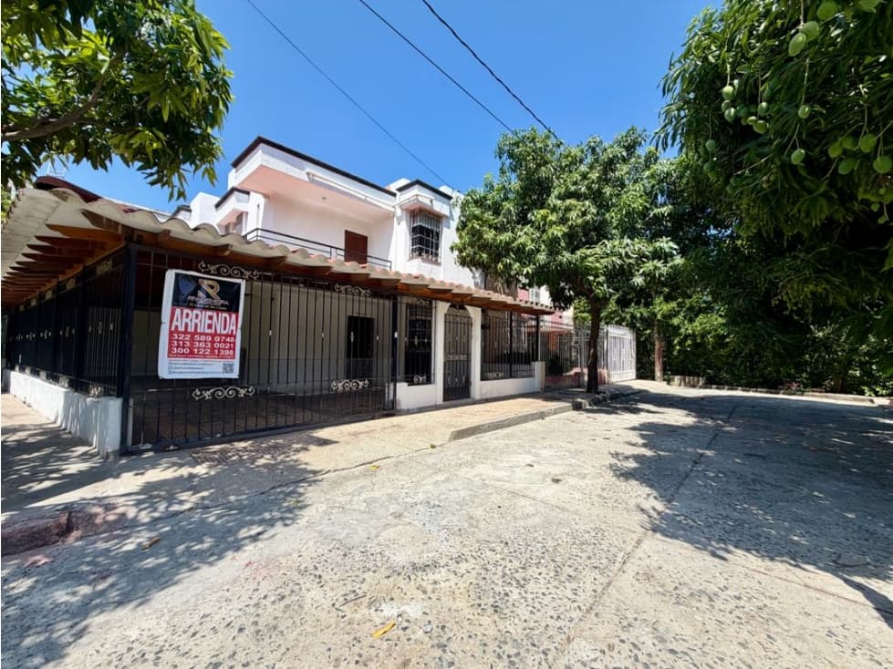 Casa esquinera en arriendo Urb Nevada sector Sierra Adentro - 1