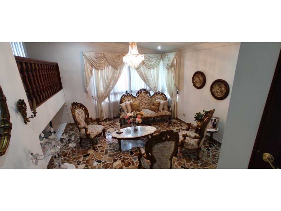 CASA ESQUINERA EN VENTA PINARES, CERCA AL PARQUE LA REBECA. - 1