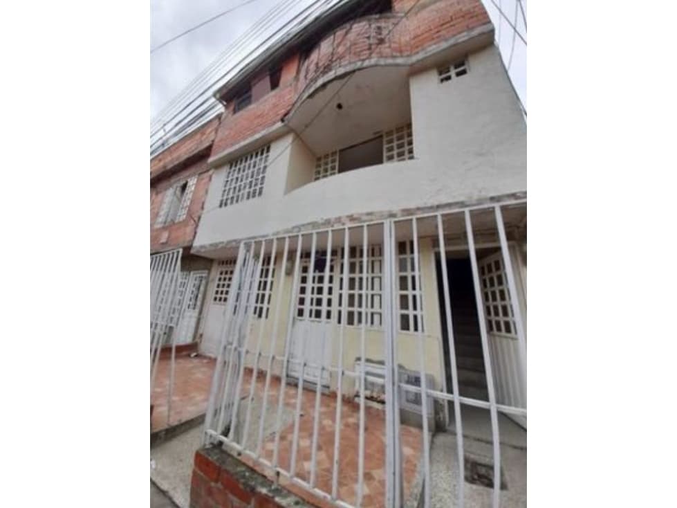 Casa multifamiliar de tres pisos en venta Barrio Olímpico Palmira - 1